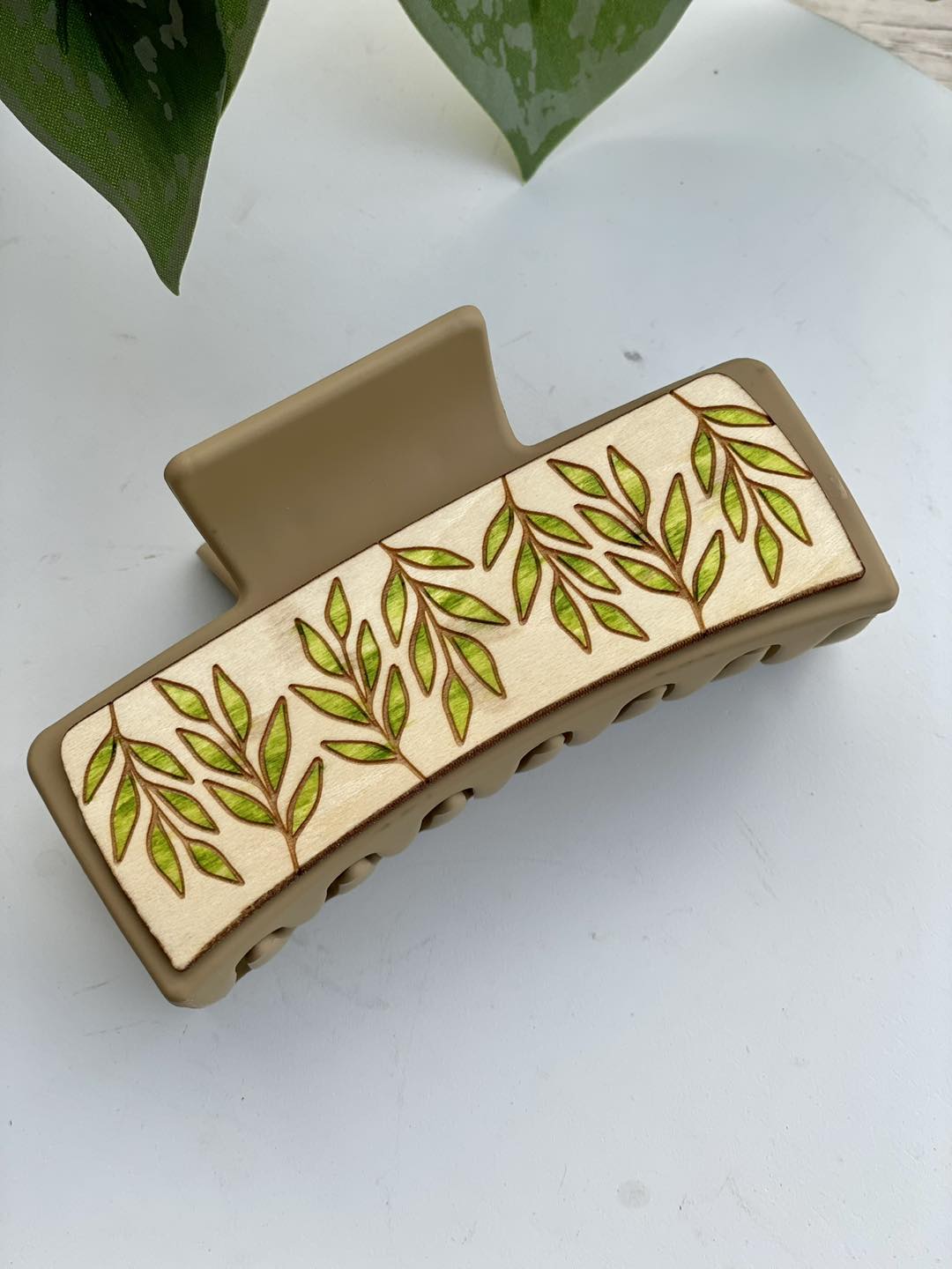 Stacked Laurels Patterned Hair Claw Clip